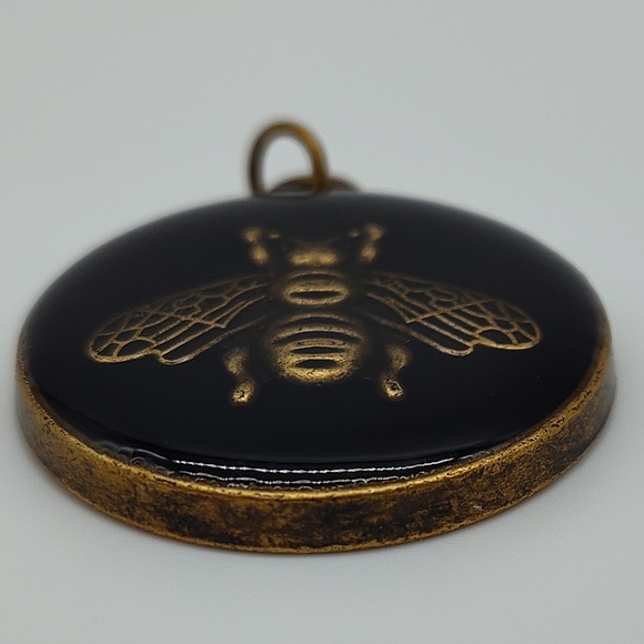 GUCCI Black Enamel Bee Medallion Pendant Gold-Tone Made in Italy Michele Era - Picture 5 of 6